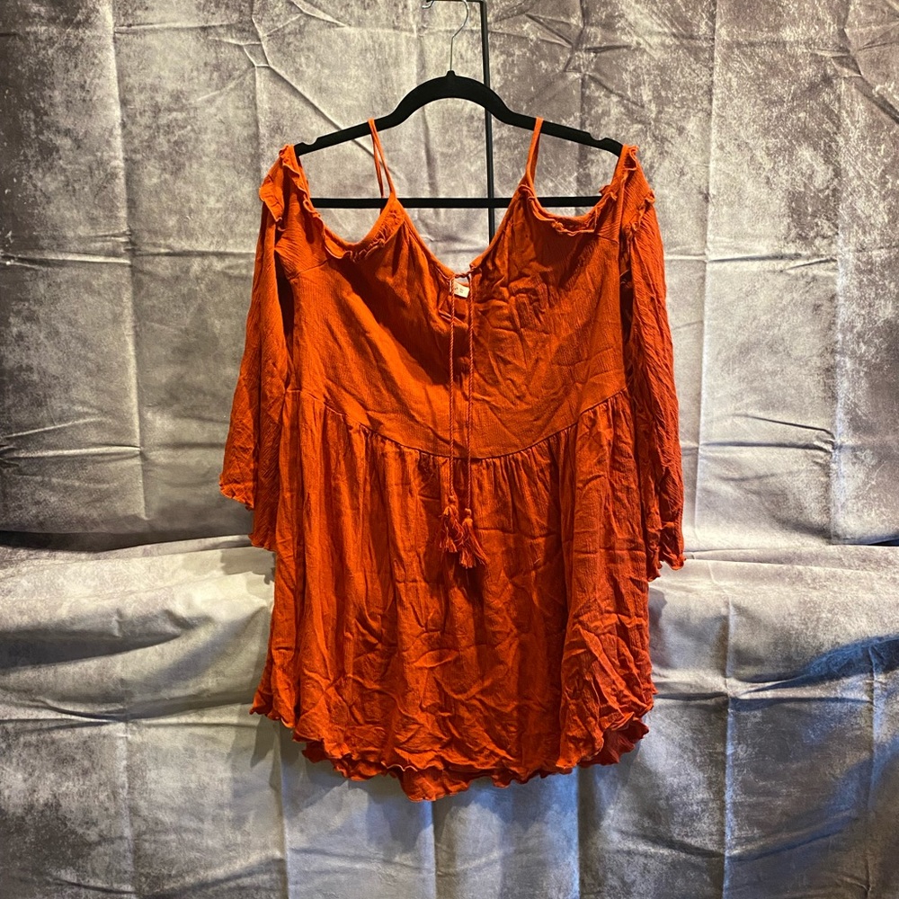 Shoulder cutout with tie straps boho top
